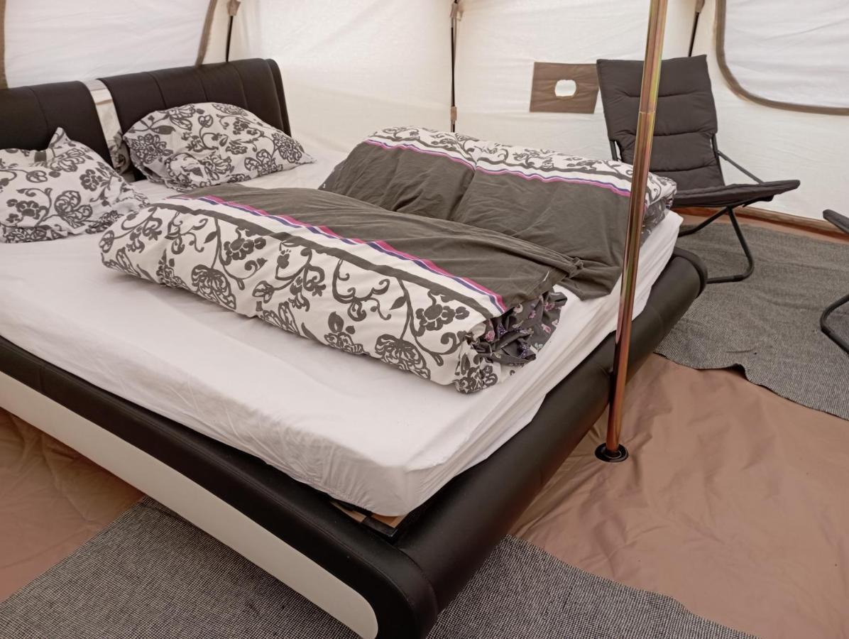 Natuur-like Glamping in Bosland Pelt Bagian luar foto